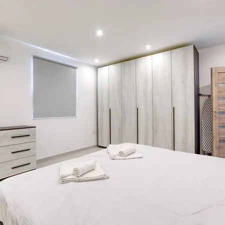 Modern 3br With Stunning Marina View In By 360 Estates