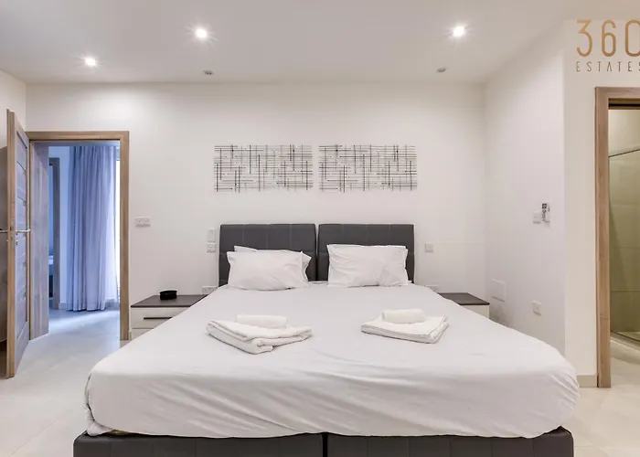 Modern 3br With Stunning Marina View In By 360 Estates * Pieta