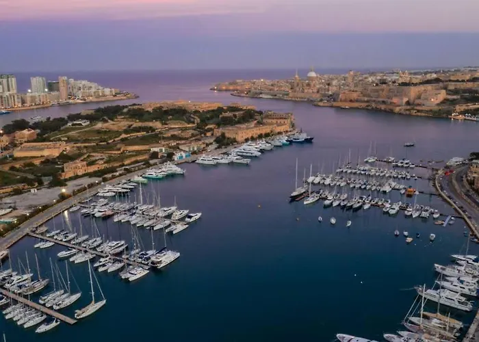 Modern 3br With Stunning Marina View In By 360 Estates * Pieta