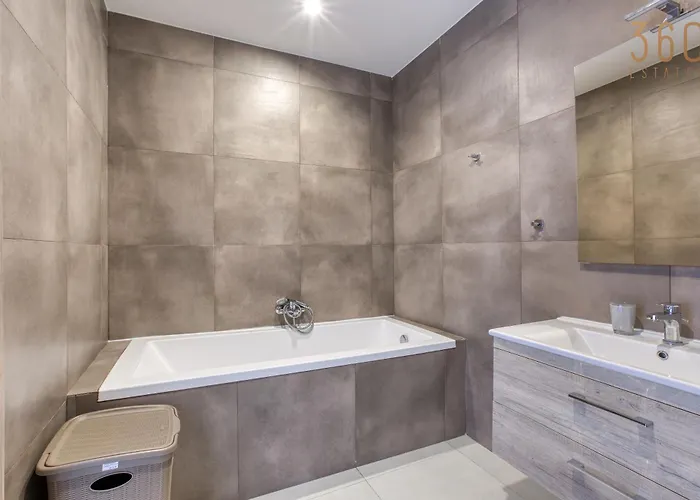 Modern 3br With Stunning Marina View In By 360 Estates * Pieta