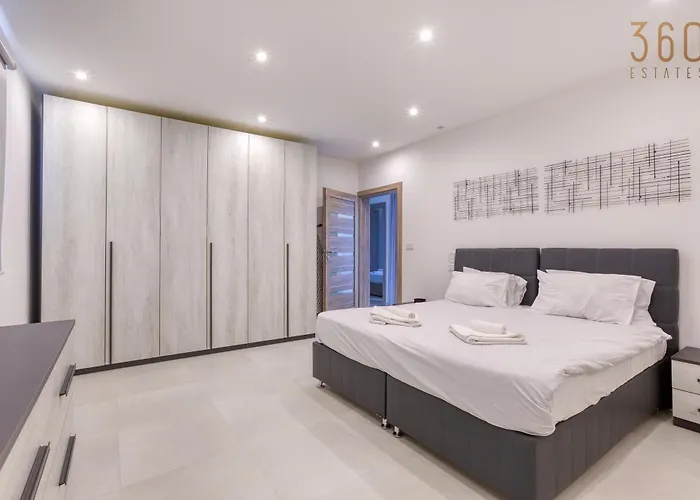 Modern 3br With Stunning Marina View In By 360 Estates * Pieta